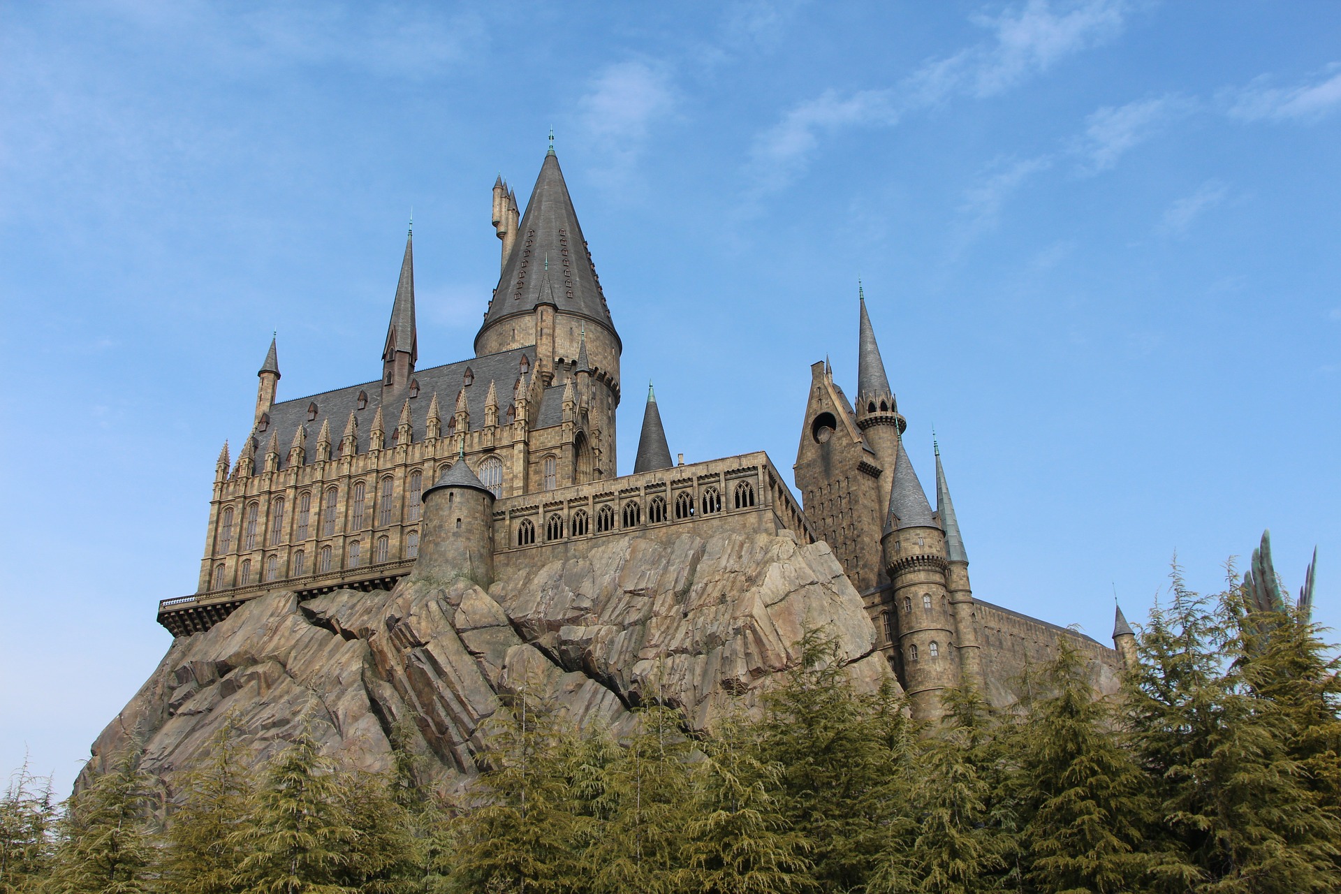 Vista externa do Castelo de Hogwarts no Islands of Adventure, Universal Orlando Resort.